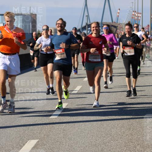 03.10.2025 - Köhlbrandbrückenlauf Strokosch-Dieckow http://msf.ph/oto/9116765 03.10.2025 12:51:41 Position 3 51, 4302, 4327, 4328, 6721 meine-sportfotos.de