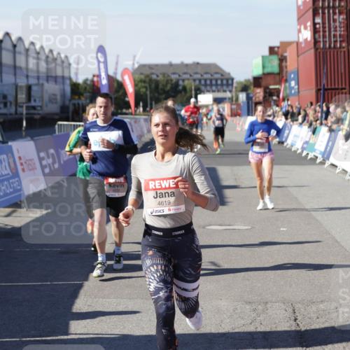 03.10.2025 - Köhlbrandbrückenlauf Jannik Wohlers http://msf.ph/oto/9116771 03.10.2025 13:02:54 Ziel 4095, 4116, 4137, 4203, 4279, 4579, 4619, 4747, 5245, 5793, 5810, 6175, 6447, 6739 meine-sportfotos.de