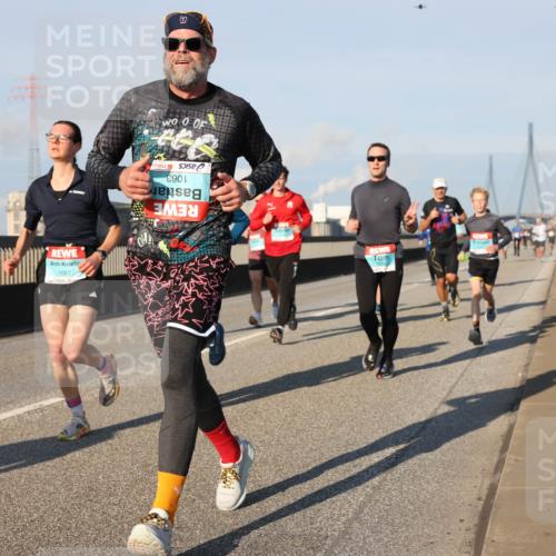 03.10.2025 - Köhlbrandbrückenlauf Lena Gebhardt http://msf.ph/oto/9116778 03.10.2025 09:44:12 Position 2 1087, 1063 meine-sportfotos.de