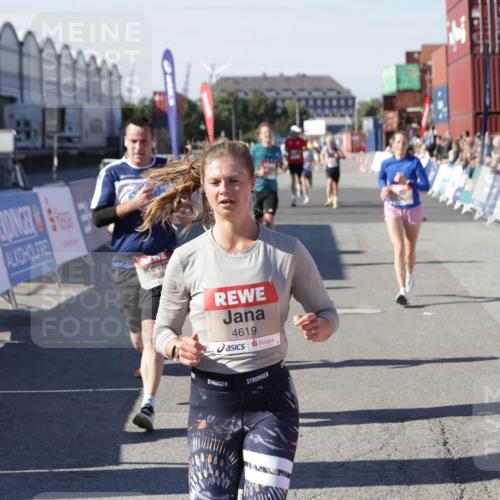03.10.2025 - Köhlbrandbrückenlauf Jannik Wohlers http://msf.ph/oto/9116822 03.10.2025 13:02:54 Ziel 4095, 4116, 4137, 4203, 4279, 4579, 4619, 4747, 5245, 5793, 5810, 6175, 6447, 6739 meine-sportfotos.de