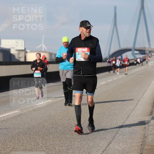 03.10.2025 - Köhlbrandbrückenlauf Lena Gebhardt http://msf.ph/oto/9116829 03.10.2025 10:21:34 Position 2  meine-sportfotos.de