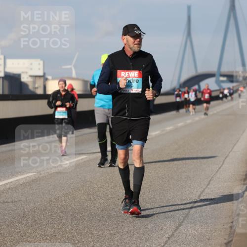 03.10.2025 - Köhlbrandbrückenlauf Lena Gebhardt http://msf.ph/oto/9116839 03.10.2025 10:21:35 Position 2 2664 meine-sportfotos.de