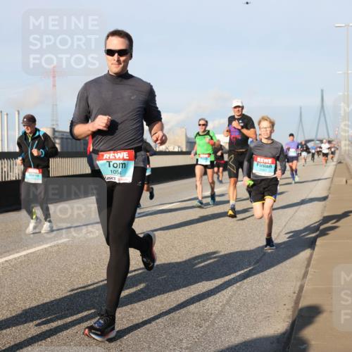 03.10.2025 - Köhlbrandbrückenlauf Lena Gebhardt http://msf.ph/oto/9116845 03.10.2025 09:44:13 Position 2 1054 meine-sportfotos.de
