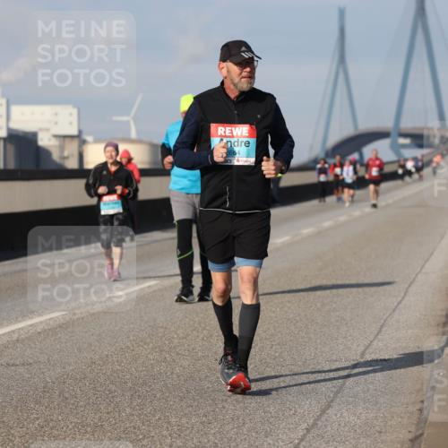 03.10.2025 - Köhlbrandbrückenlauf Lena Gebhardt http://msf.ph/oto/9116849 03.10.2025 10:21:35 Position 2 664 meine-sportfotos.de