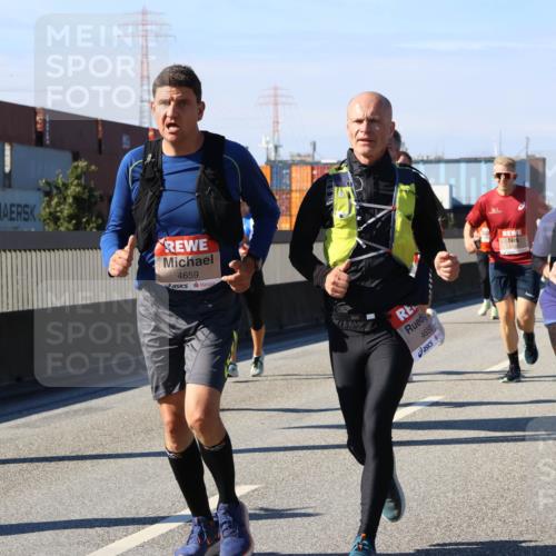 03.10.2025 - Köhlbrandbrückenlauf Strokosch-Dieckow http://msf.ph/oto/9116852 03.10.2025 12:51:52 Position 3 4659, 4658, 6224, 5096 meine-sportfotos.de