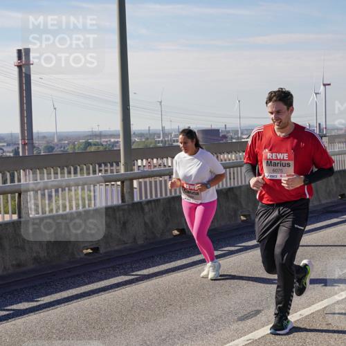 03.10.2025 - Köhlbrandbrückenlauf Michael Burmester http://msf.ph/oto/9116864 03.10.2025 12:58:32 Position 2 6075 meine-sportfotos.de