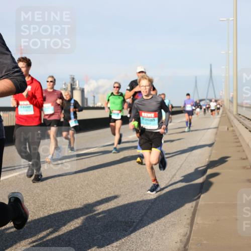 03.10.2025 - Köhlbrandbrückenlauf Lena Gebhardt http://msf.ph/oto/9116870 03.10.2025 09:44:13 Position 2 1054 meine-sportfotos.de