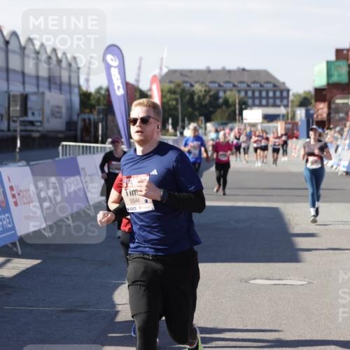 03.10.2025 - Köhlbrandbrückenlauf Jannik Wohlers http://msf.ph/oto/9116885 03.10.2025 13:33:38 Ziel 4006, 4744, 5179, 5281, 5367, 5546, 5549, 5579, 6094, 6734 meine-sportfotos.de