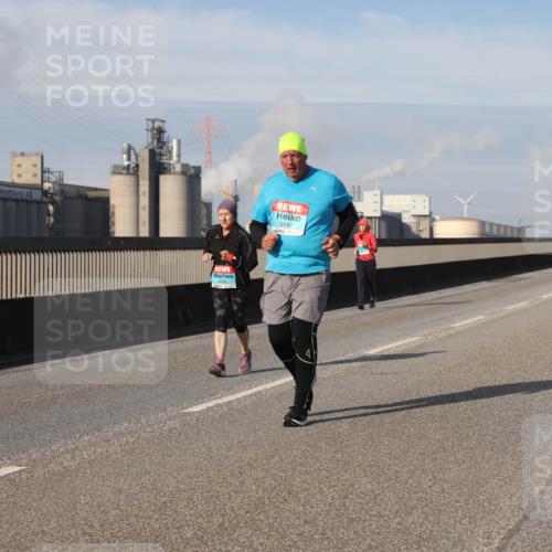 03.10.2025 - Köhlbrandbrückenlauf Lena Gebhardt http://msf.ph/oto/9116886 03.10.2025 10:21:40 Position 2 2647 meine-sportfotos.de