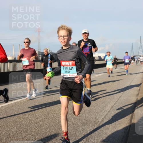 03.10.2025 - Köhlbrandbrückenlauf Lena Gebhardt http://msf.ph/oto/9116900 03.10.2025 09:44:14 Position 2 1118, 2997 meine-sportfotos.de