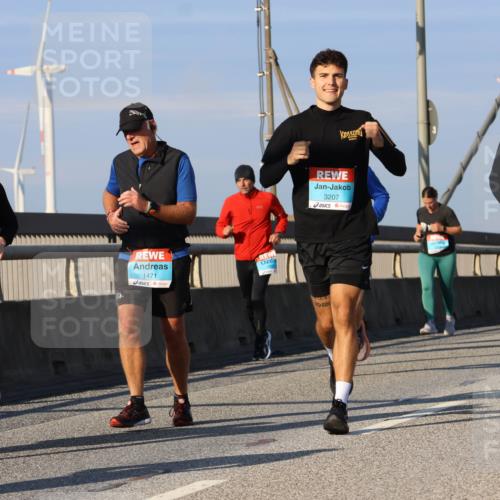 03.10.2025 - Köhlbrandbrückenlauf Strokosch-Dieckow http://msf.ph/oto/9116907 03.10.2025 09:50:10 Position 2 2155, 1471, 3207, 3206 meine-sportfotos.de