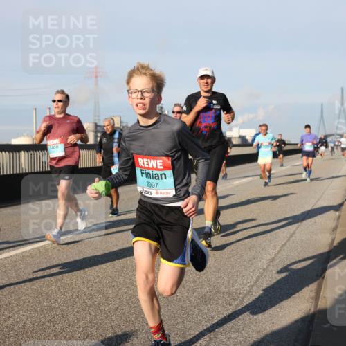 03.10.2025 - Köhlbrandbrückenlauf Lena Gebhardt http://msf.ph/oto/9116909 03.10.2025 09:44:14 Position 2 1118, 2997 meine-sportfotos.de