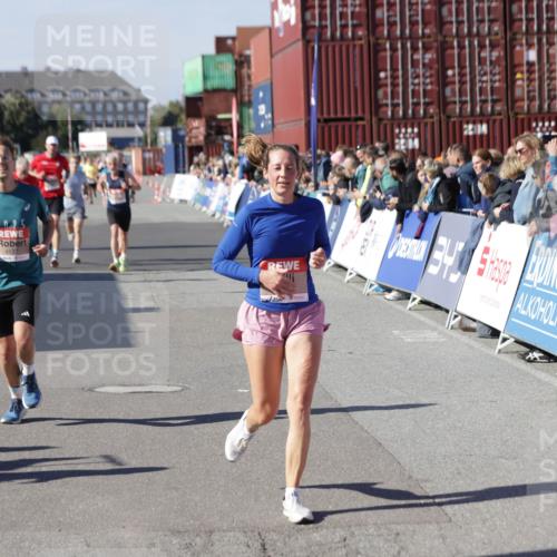 03.10.2025 - Köhlbrandbrückenlauf Jannik Wohlers http://msf.ph/oto/9116937 03.10.2025 13:02:56 Ziel 4095, 4116, 4137, 4203, 4279, 4294, 4619, 4747, 5245, 5793, 5810, 6175, 6447, 6655, 6770 meine-sportfotos.de