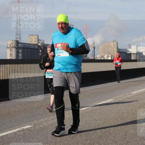 03.10.2025 - Köhlbrandbrückenlauf Lena Gebhardt http://msf.ph/oto/9116950 03.10.2025 10:21:42 Position 2 2236, 2647 meine-sportfotos.de