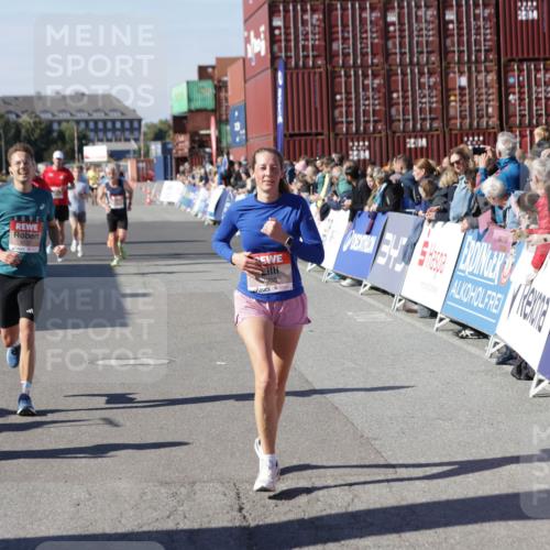 03.10.2025 - Köhlbrandbrückenlauf Jannik Wohlers http://msf.ph/oto/9116956 03.10.2025 13:02:56 Ziel 4095, 4116, 4137, 4203, 4279, 4294, 4619, 4747, 5245, 5793, 5810, 6175, 6447, 6655, 6770 meine-sportfotos.de