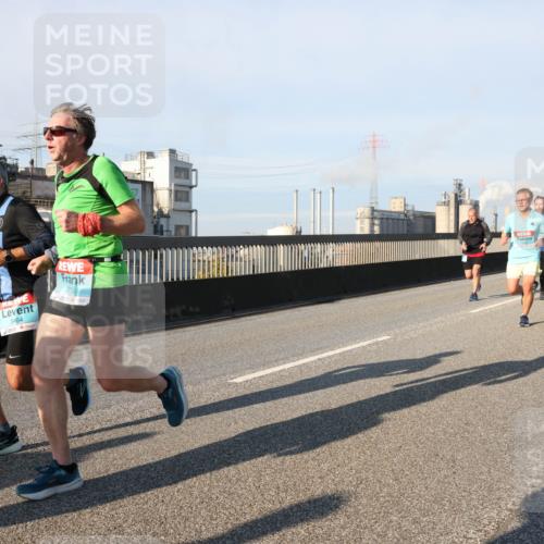 03.10.2025 - Köhlbrandbrückenlauf Lena Gebhardt http://msf.ph/oto/9116983 03.10.2025 09:44:16 Position 2 3464, 2710 meine-sportfotos.de
