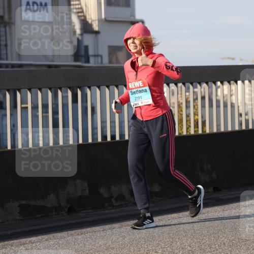 03.10.2025 - Köhlbrandbrückenlauf Lena Gebhardt http://msf.ph/oto/9116986 03.10.2025 10:21:50 Position 2 2191 meine-sportfotos.de