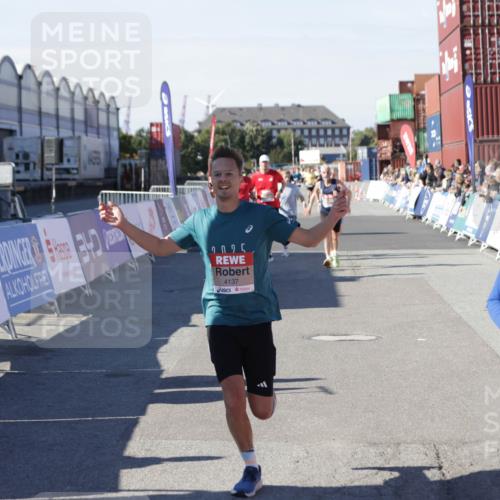 03.10.2025 - Köhlbrandbrückenlauf Jannik Wohlers http://msf.ph/oto/9117022 03.10.2025 13:02:57 Ziel 4095, 4137, 4203, 4279, 4294, 4619, 4747, 5245, 5793, 6175, 6447, 6655, 6770 meine-sportfotos.de
