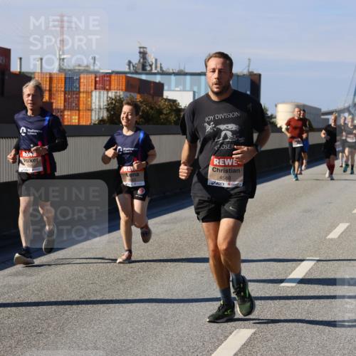 03.10.2025 - Köhlbrandbrückenlauf Strokosch-Dieckow http://msf.ph/oto/9117023 03.10.2025 12:52:12 Position 3 4588 meine-sportfotos.de