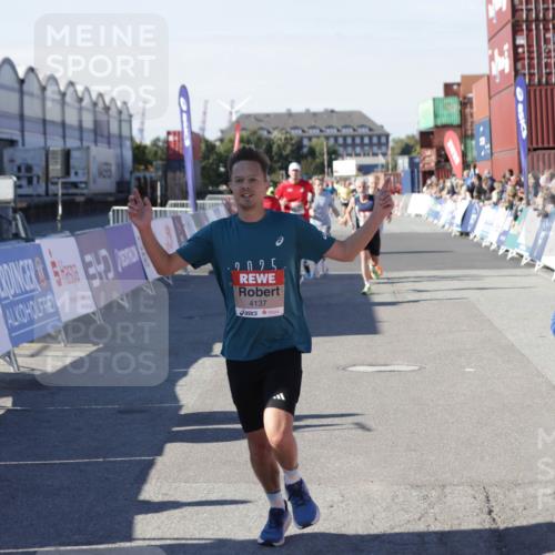 03.10.2025 - Köhlbrandbrückenlauf Jannik Wohlers http://msf.ph/oto/9117034 03.10.2025 13:02:57 Ziel 4095, 4137, 4203, 4279, 4294, 4619, 4747, 5245, 5793, 6175, 6447, 6655, 6770 meine-sportfotos.de