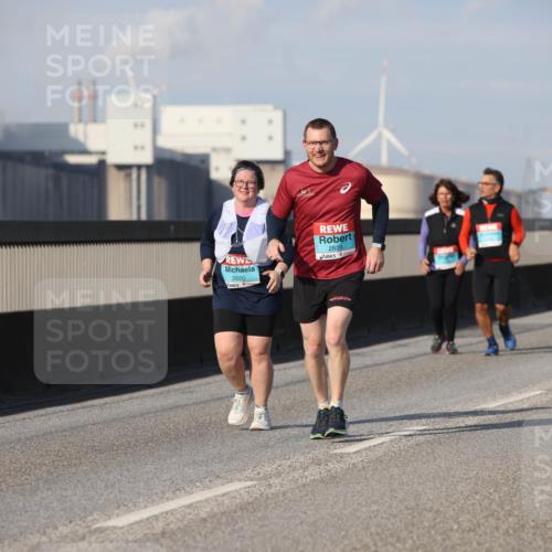 03.10.2025 - Köhlbrandbrückenlauf Lena Gebhardt http://msf.ph/oto/9117036 03.10.2025 10:21:59 Position 2 2650, 2639 meine-sportfotos.de