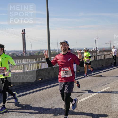 03.10.2025 - Köhlbrandbrückenlauf Michael Burmester http://msf.ph/oto/9117037 03.10.2025 12:58:40 Position 2 6555, 6554, 5459 meine-sportfotos.de