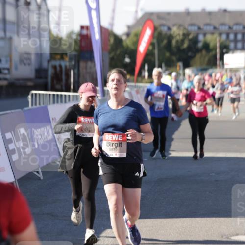 03.10.2025 - Köhlbrandbrückenlauf Jannik Wohlers http://msf.ph/oto/9117038 03.10.2025 13:33:40 Ziel 4006, 4744, 5179, 5281, 5367, 5546, 5579, 6094, 6734 meine-sportfotos.de