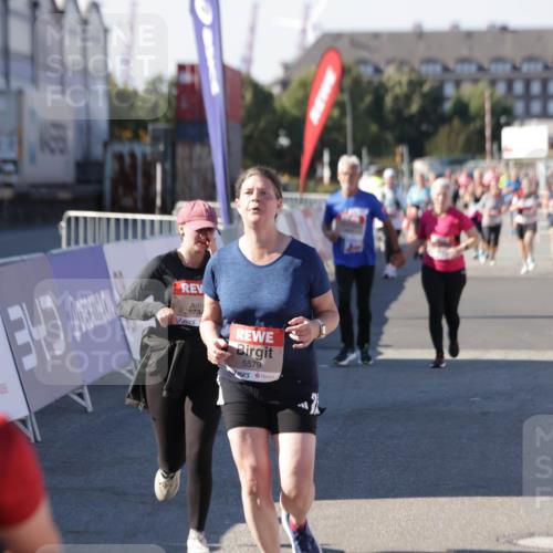 03.10.2025 - Köhlbrandbrückenlauf Jannik Wohlers http://msf.ph/oto/9117043 03.10.2025 13:33:40 Ziel 4006, 4744, 5179, 5281, 5367, 5546, 5579, 6094, 6734 meine-sportfotos.de