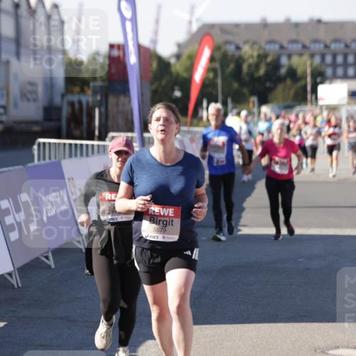 03.10.2025 - Köhlbrandbrückenlauf Jannik Wohlers http://msf.ph/oto/9117054 03.10.2025 13:33:40 Ziel 4006, 4744, 5179, 5281, 5367, 5546, 5579, 6094, 6734 meine-sportfotos.de