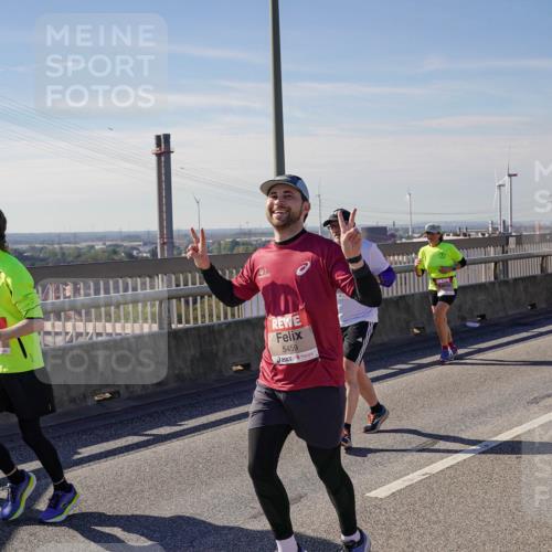 03.10.2025 - Köhlbrandbrückenlauf Michael Burmester http://msf.ph/oto/9117056 03.10.2025 12:58:40 Position 2 5459 meine-sportfotos.de