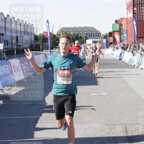 03.10.2025 - Köhlbrandbrückenlauf Jannik Wohlers http://msf.ph/oto/9117058 03.10.2025 13:02:58 Ziel 4095, 4137, 4203, 4279, 4294, 4619, 4747, 6175, 6447, 6655, 6770 meine-sportfotos.de