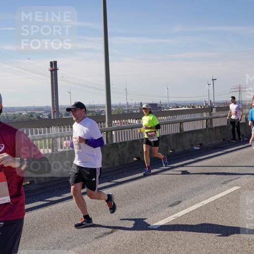 03.10.2025 - Köhlbrandbrückenlauf Michael Burmester http://msf.ph/oto/9117064 03.10.2025 12:58:40 Position 2 5459, 4923 meine-sportfotos.de