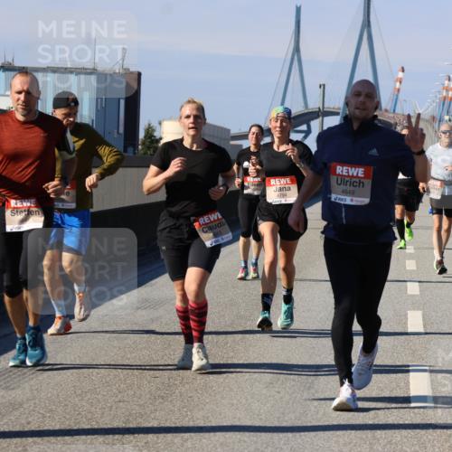 03.10.2025 - Köhlbrandbrückenlauf Strokosch-Dieckow http://msf.ph/oto/9117070 03.10.2025 12:52:21 Position 3 45, 4794, 4649 meine-sportfotos.de