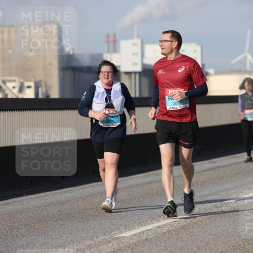 03.10.2025 - Köhlbrandbrückenlauf Lena Gebhardt http://msf.ph/oto/9117073 03.10.2025 10:22:01 Position 2 2650, 2639 meine-sportfotos.de