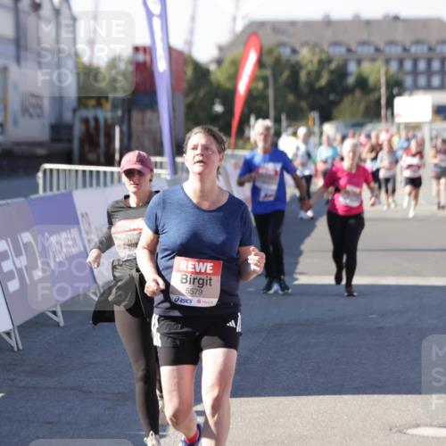 03.10.2025 - Köhlbrandbrückenlauf Jannik Wohlers http://msf.ph/oto/9117082 03.10.2025 13:33:40 Ziel 4006, 4744, 5179, 5281, 5367, 5546, 5579, 6094, 6734 meine-sportfotos.de