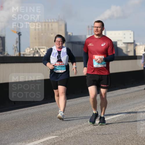 03.10.2025 - Köhlbrandbrückenlauf Lena Gebhardt http://msf.ph/oto/9117089 03.10.2025 10:22:03 Position 2 2650, 2639 meine-sportfotos.de