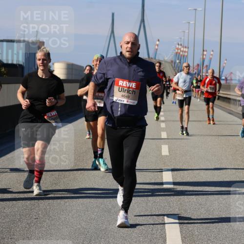 03.10.2025 - Köhlbrandbrückenlauf Strokosch-Dieckow http://msf.ph/oto/9117093 03.10.2025 12:52:22 Position 3 5646, 4794, 4649 meine-sportfotos.de
