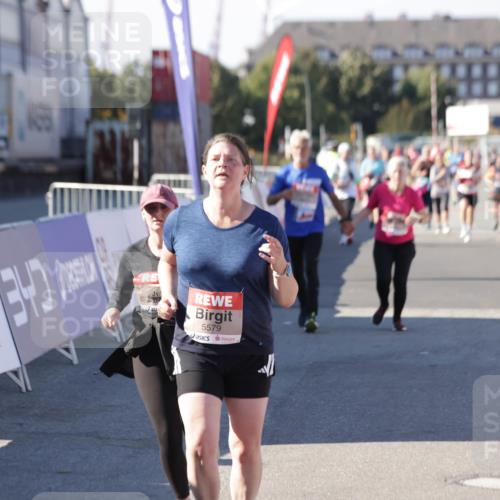 03.10.2025 - Köhlbrandbrückenlauf Jannik Wohlers http://msf.ph/oto/9117094 03.10.2025 13:33:40 Ziel 4006, 4744, 5179, 5281, 5367, 5546, 5579, 6094, 6734 meine-sportfotos.de