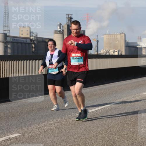 03.10.2025 - Köhlbrandbrückenlauf Lena Gebhardt http://msf.ph/oto/9117113 03.10.2025 10:22:05 Position 2 2650, 2639 meine-sportfotos.de