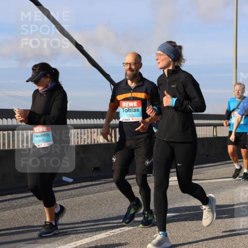 03.10.2025 - Köhlbrandbrückenlauf Strokosch-Dieckow http://msf.ph/oto/9117118 03.10.2025 09:50:26 Position 2 78, 3175, 1925, 2812 meine-sportfotos.de