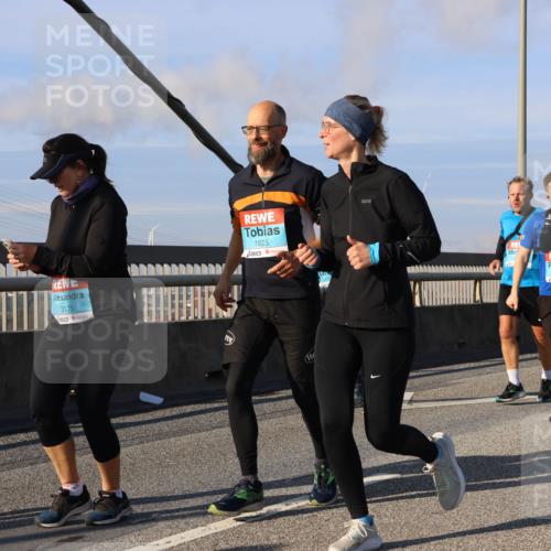 03.10.2025 - Köhlbrandbrückenlauf Strokosch-Dieckow http://msf.ph/oto/9117122 03.10.2025 09:50:26 Position 2 78, 3175, 1925, 2812 meine-sportfotos.de