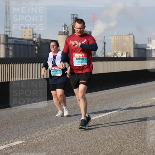 03.10.2025 - Köhlbrandbrückenlauf Lena Gebhardt http://msf.ph/oto/9117123 03.10.2025 10:22:05 Position 2 2650, 2639 meine-sportfotos.de