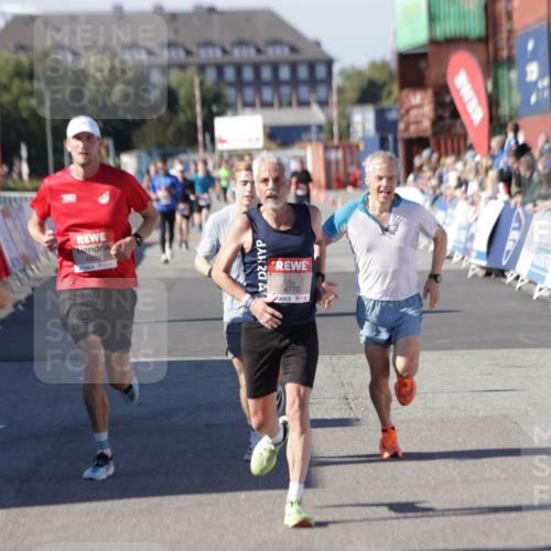 03.10.2025 - Köhlbrandbrückenlauf Jannik Wohlers http://msf.ph/oto/9117130 03.10.2025 13:02:59 Ziel 4095, 4137, 4203, 4279, 4294, 4619, 4747, 6175, 6447, 6655, 6770 meine-sportfotos.de