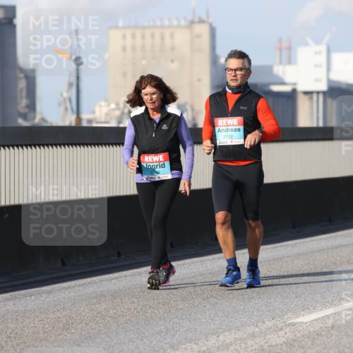 03.10.2025 - Köhlbrandbrückenlauf Lena Gebhardt http://msf.ph/oto/9117132 03.10.2025 10:22:10 Position 2 2190, 2132 meine-sportfotos.de