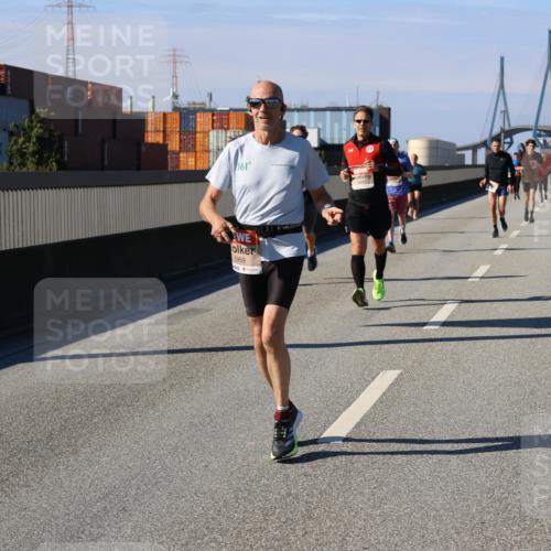 03.10.2025 - Köhlbrandbrückenlauf Strokosch-Dieckow http://msf.ph/oto/9117135 03.10.2025 12:52:28 Position 3 361, 5959 meine-sportfotos.de