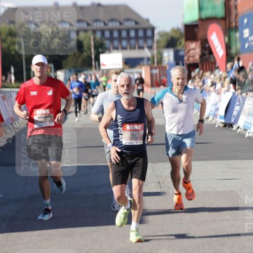 03.10.2025 - Köhlbrandbrückenlauf Jannik Wohlers http://msf.ph/oto/9117139 03.10.2025 13:03:00 Ziel 4095, 4137, 4203, 4279, 4294, 4619, 4747, 6175, 6447, 6655, 6770 meine-sportfotos.de