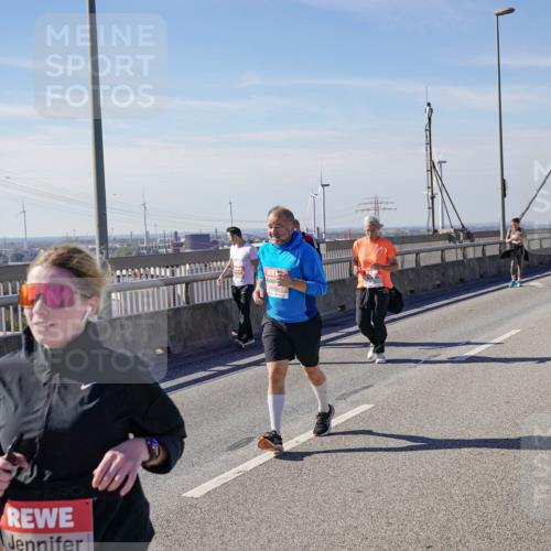 03.10.2025 - Köhlbrandbrückenlauf Michael Burmester http://msf.ph/oto/9117141 03.10.2025 12:58:43 Position 2 6457 meine-sportfotos.de
