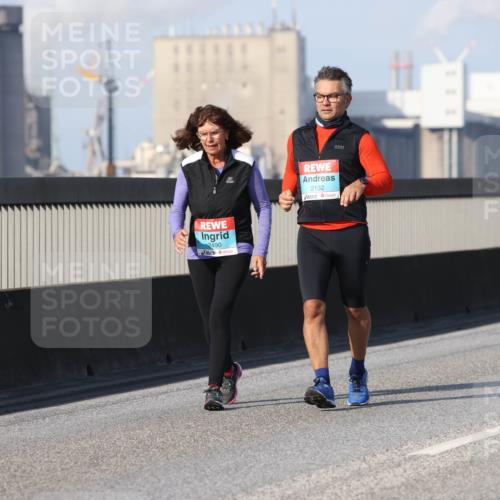 03.10.2025 - Köhlbrandbrückenlauf Lena Gebhardt http://msf.ph/oto/9117143 03.10.2025 10:22:11 Position 2 2490, 2132 meine-sportfotos.de