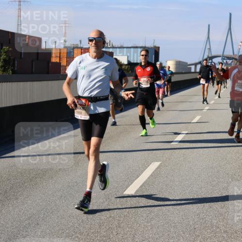 03.10.2025 - Köhlbrandbrückenlauf Strokosch-Dieckow http://msf.ph/oto/9117146 03.10.2025 12:52:28 Position 3 361, 5959 meine-sportfotos.de