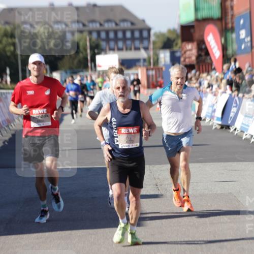 03.10.2025 - Köhlbrandbrückenlauf Jannik Wohlers http://msf.ph/oto/9117148 03.10.2025 13:03:00 Ziel 4095, 4137, 4203, 4279, 4294, 4619, 4747, 6175, 6447, 6655, 6770 meine-sportfotos.de